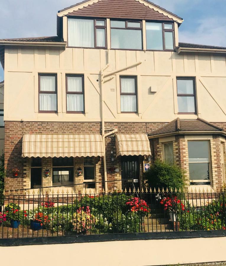 The Bebington Bed & Breakfast ภายนอก รูปภาพ